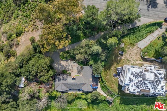 15739 Mulholland Place, Los Angeles, CA 90049