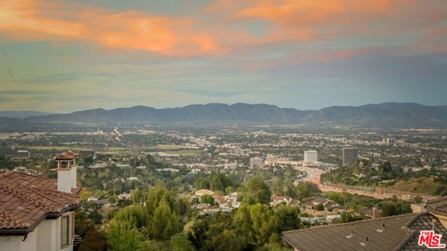 15739 Mulholland Place, Los Angeles, CA 90049