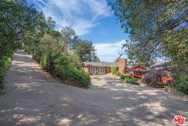 15739 Mulholland Place, Los Angeles, CA 90049