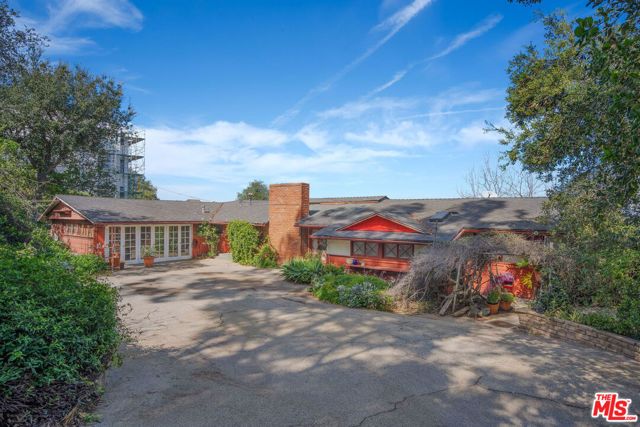 15739 Mulholland Place, Los Angeles, CA 90049