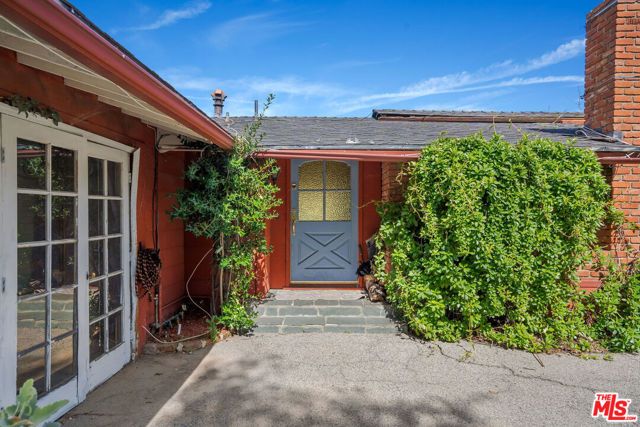 15739 Mulholland Place, Los Angeles, CA 90049