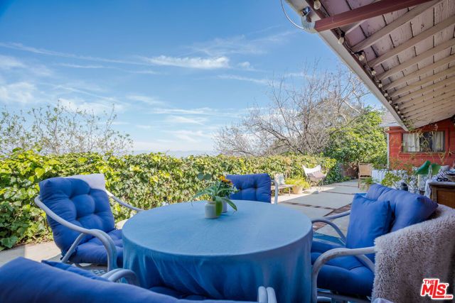 15739 Mulholland Place, Los Angeles, CA 90049