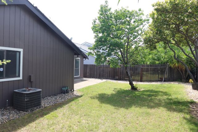 8609 Tiogawoods Dr, Sacramento, CA 95828