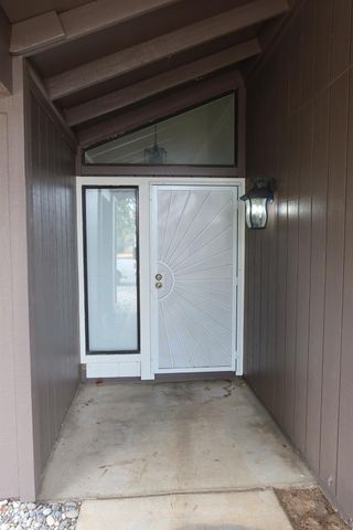 8609 Tiogawoods Dr, Sacramento, CA 95828