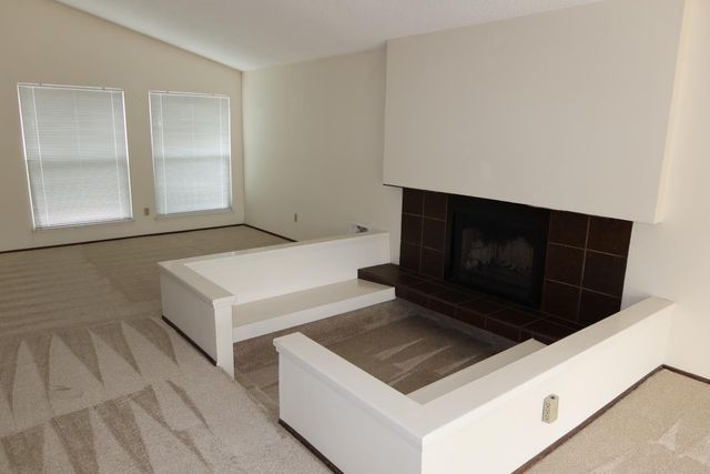 8609 Tiogawoods Dr, Sacramento, CA 95828