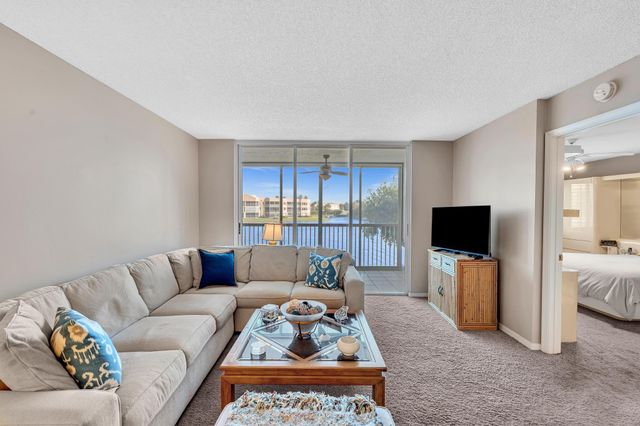 7512 N Devon Dr 210, Tamarac, FL 33321