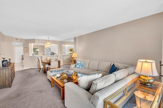 7512 N Devon Dr 210, Tamarac, FL 33321