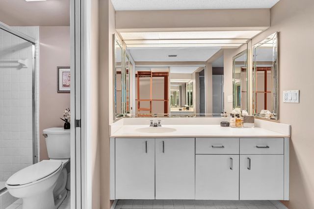 7512 N Devon Dr 210, Tamarac, FL 33321