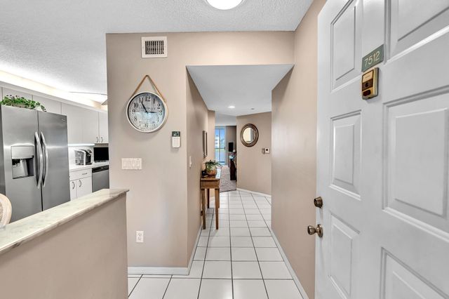 7512 N Devon Dr 210, Tamarac, FL 33321