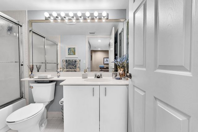 7512 N Devon Dr 210, Tamarac, FL 33321