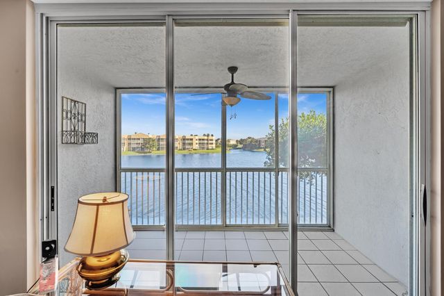 7512 N Devon Dr 210, Tamarac, FL 33321