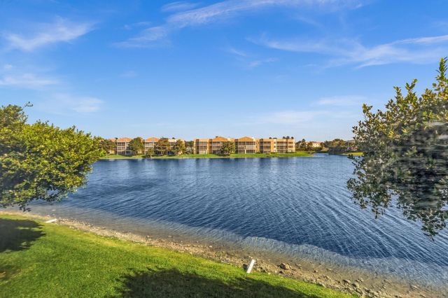 7512 N Devon Dr 210, Tamarac, FL 33321