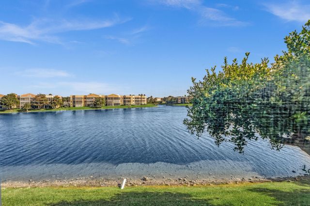 7512 N Devon Dr 210, Tamarac, FL 33321