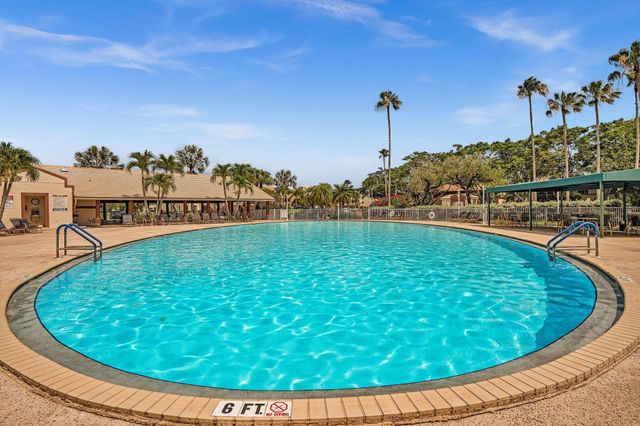 7512 N Devon Dr 210, Tamarac, FL 33321