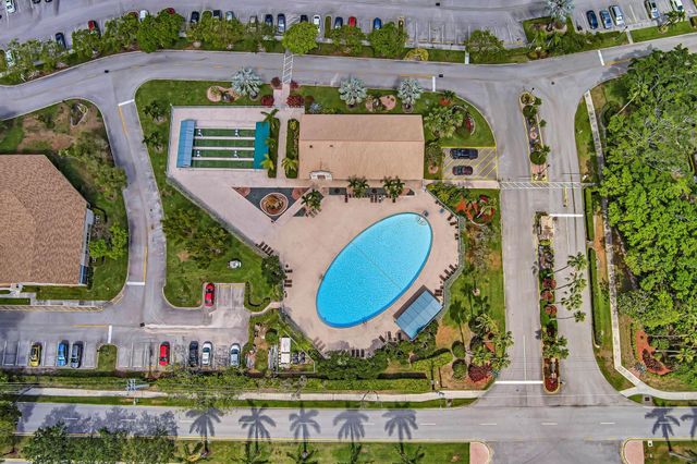 7512 N Devon Dr 210, Tamarac, FL 33321