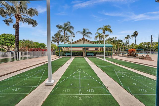 7512 N Devon Dr 210, Tamarac, FL 33321