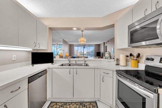 7512 N Devon Dr 210, Tamarac, FL 33321