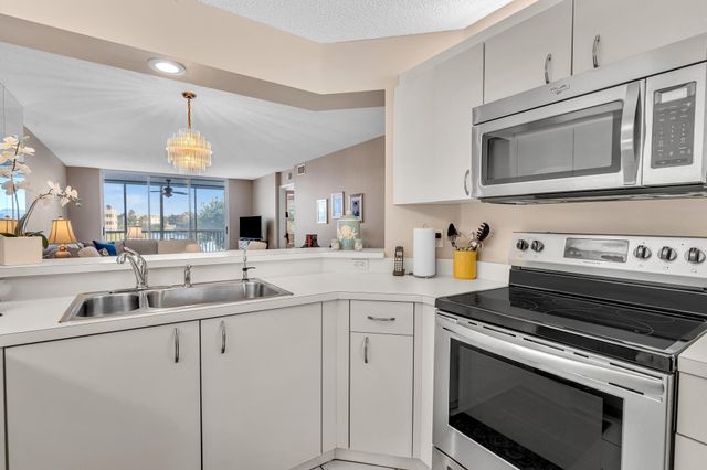 7512 N Devon Dr 210, Tamarac, FL 33321