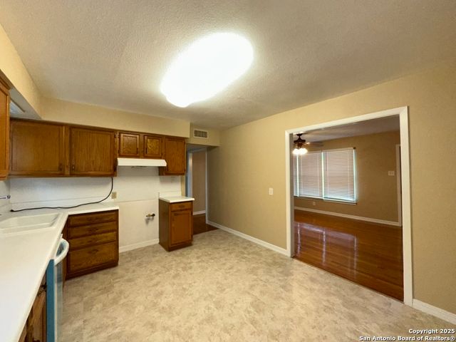 631 Monticello, San Antonio, TX 78223