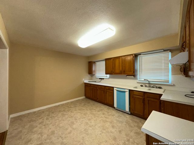 631 Monticello, San Antonio, TX 78223