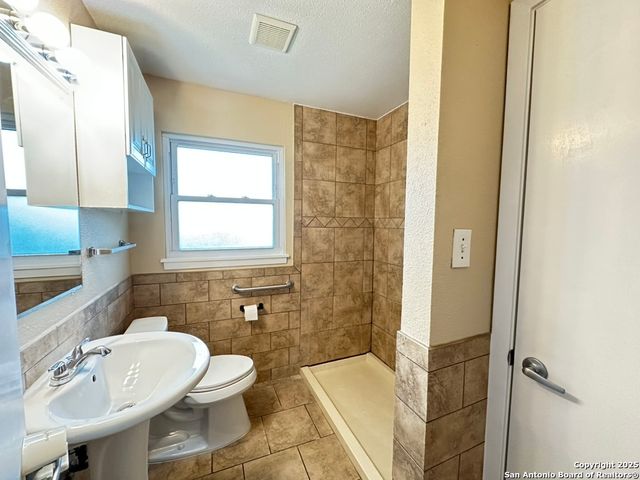 631 Monticello, San Antonio, TX 78223