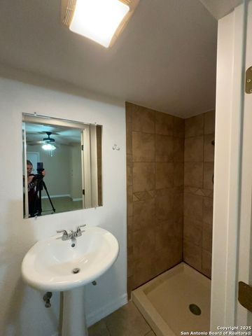 631 Monticello, San Antonio, TX 78223