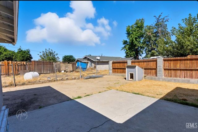 615 2nd Street, Taft, CA 93268