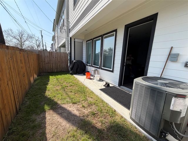 6722 Parker Grove Lane, Houston, TX 77076