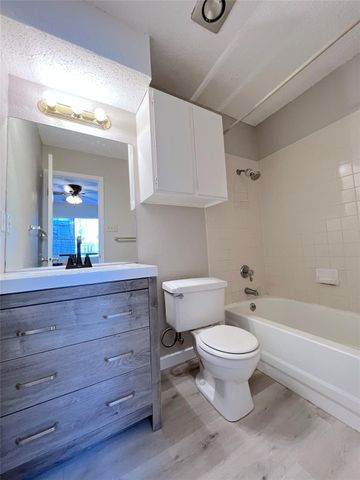 9900 Hundred Oaks CIR B, Austin, TX 78750