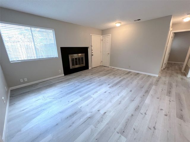 9900 Hundred Oaks CIR B, Austin, TX 78750