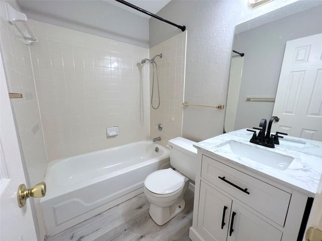 9900 Hundred Oaks CIR B, Austin, TX 78750