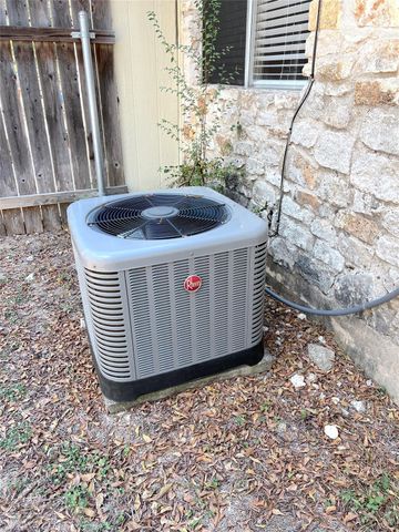 9900 Hundred Oaks CIR B, Austin, TX 78750