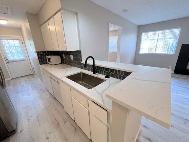 9900 Hundred Oaks CIR B, Austin, TX 78750