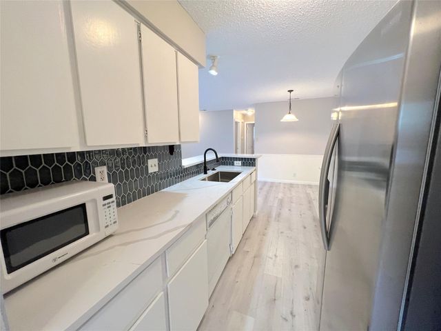 9900 Hundred Oaks CIR B, Austin, TX 78750