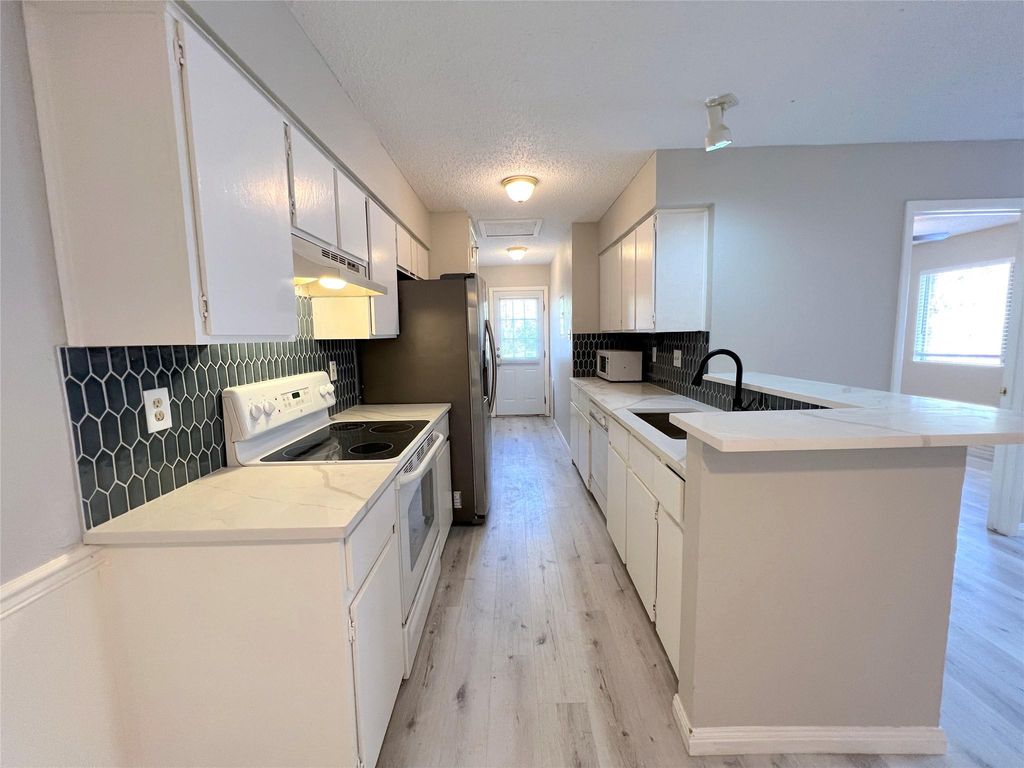 9900 Hundred Oaks CIR B, Austin, TX 78750