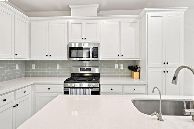 59 Autumn Ln, Pittsburg, CA 94565