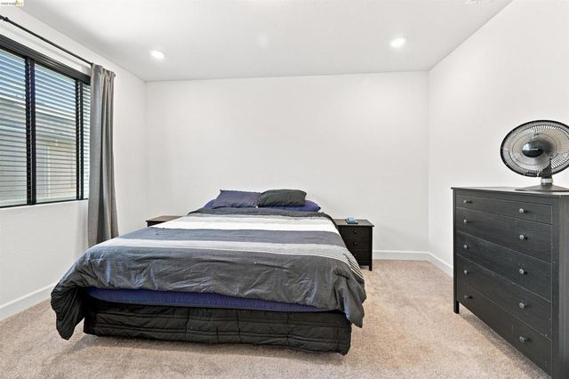 59 Autumn Ln, Pittsburg, CA 94565