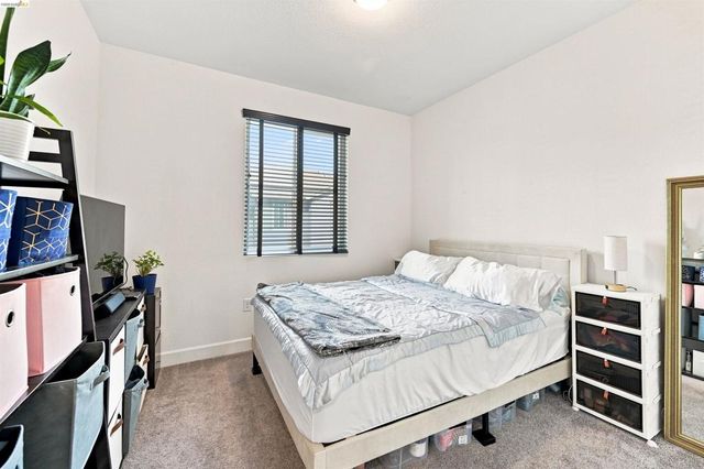59 Autumn Ln, Pittsburg, CA 94565