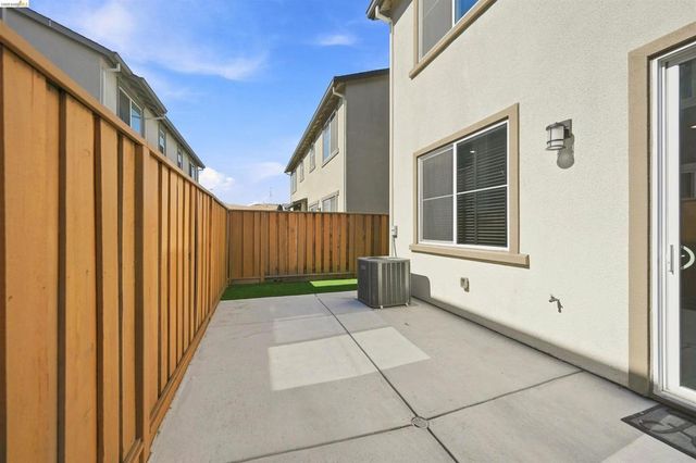 59 Autumn Ln, Pittsburg, CA 94565