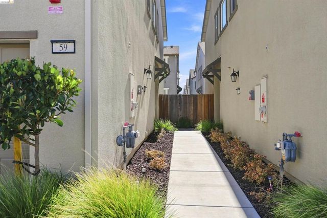 59 Autumn Ln, Pittsburg, CA 94565