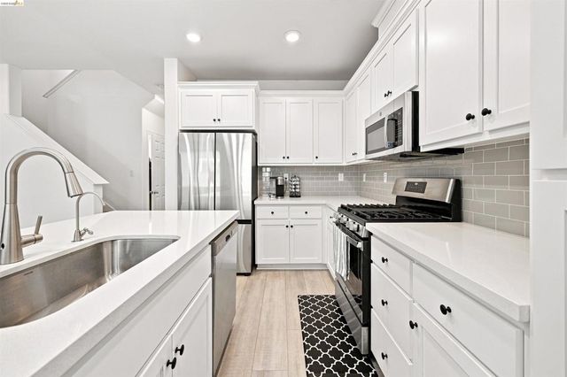 59 Autumn Ln, Pittsburg, CA 94565