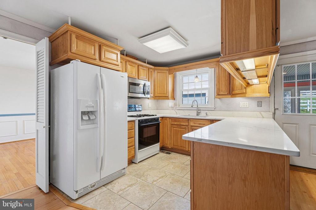 Image 10 of property listing at 2407 EASTRIDGE RD, Lutherville Timonium, MD 21093