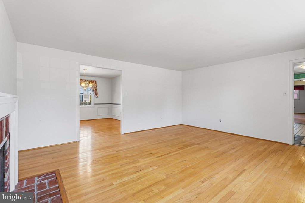 Image 5 of property listing at 2407 EASTRIDGE RD, Lutherville Timonium, MD 21093