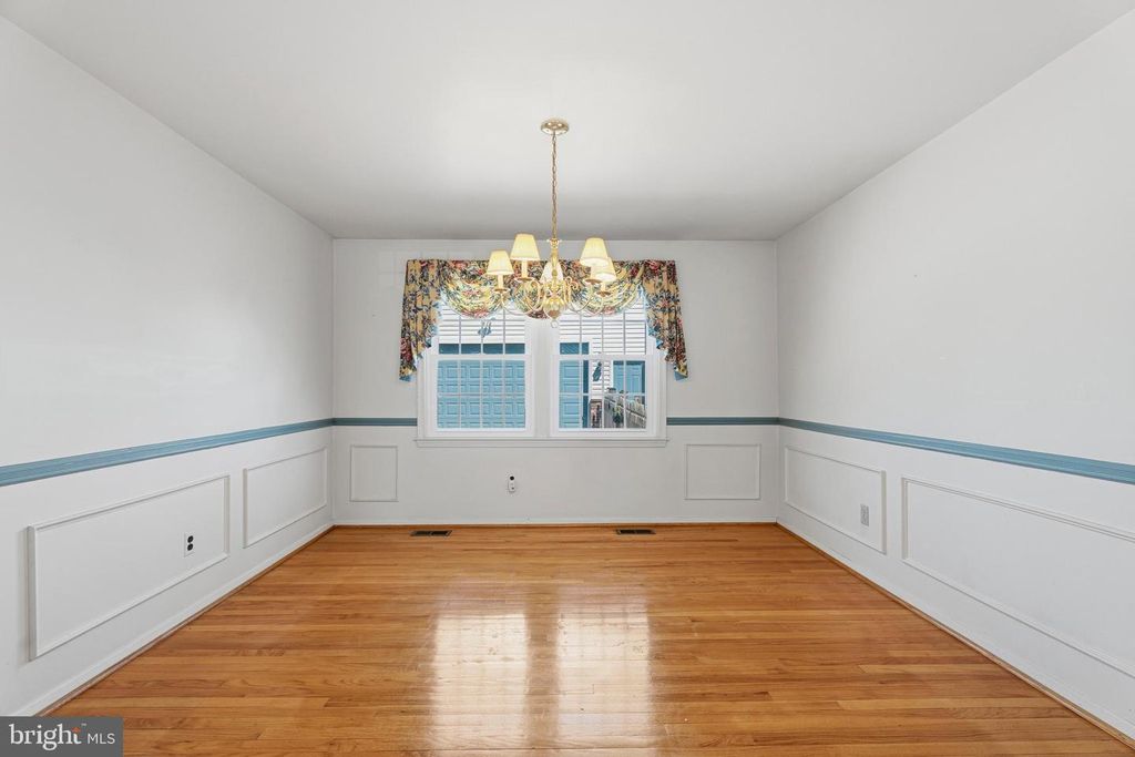 Image 8 of property listing at 2407 EASTRIDGE RD, Lutherville Timonium, MD 21093