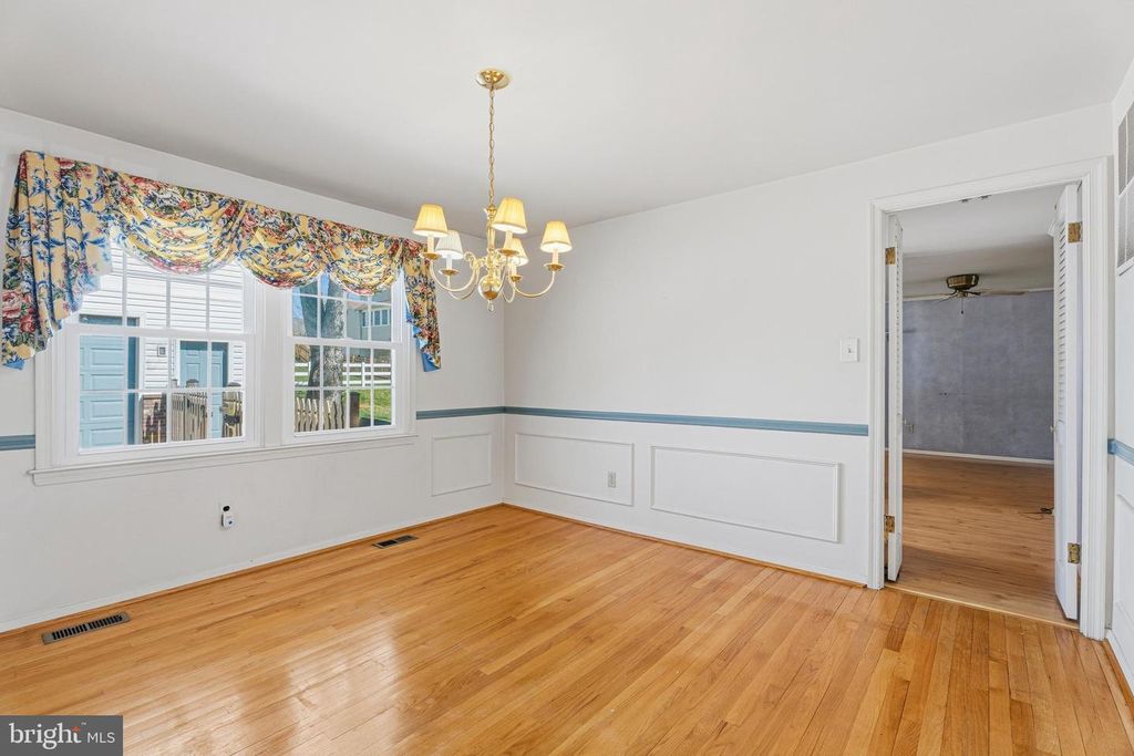 Image 9 of property listing at 2407 EASTRIDGE RD, Lutherville Timonium, MD 21093