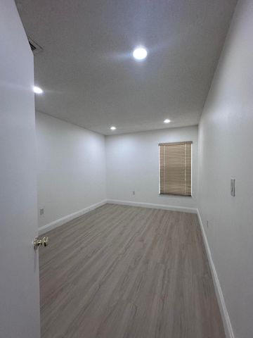 19823 NW 64th Place, Hialeah, FL 33015