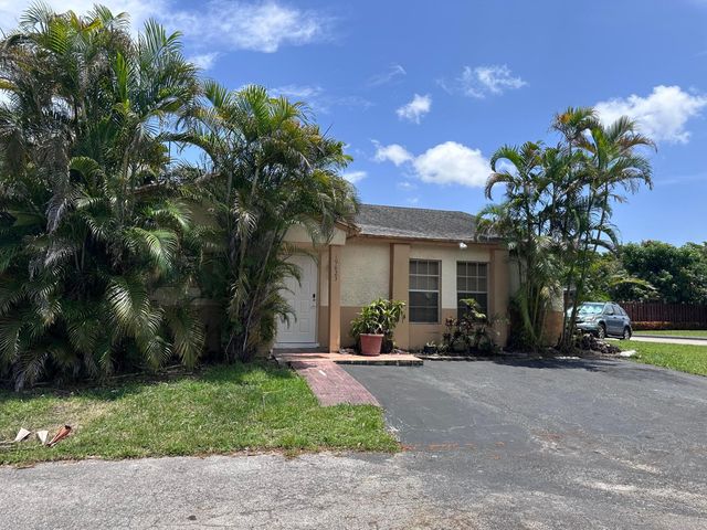 19823 NW 64th Place, Hialeah, FL 33015
