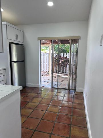 19823 NW 64th Place, Hialeah, FL 33015