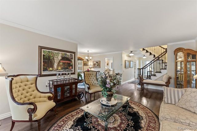 1243 Woodcrest Circle, Bloomfield Hills, MI 48304