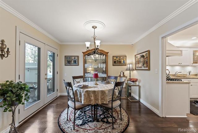 1243 Woodcrest Circle, Bloomfield Hills, MI 48304